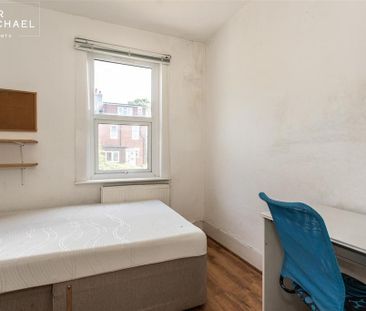 4 bedroom terraced house to rent - Photo 3