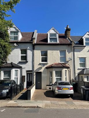 Studio Flat, Victoria Road, NW4 - Photo 1