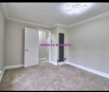 Scarletts, Basildon, Essex, SS14 - Photo 3