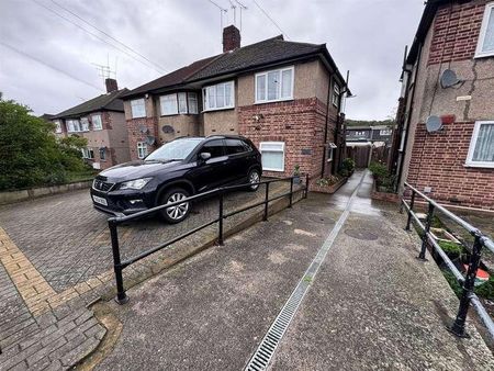 House Share ? Spacious Double Room In Ilford, IG5 - Photo 5