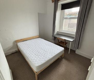 6 bedroom terraced house to rent - Photo 4