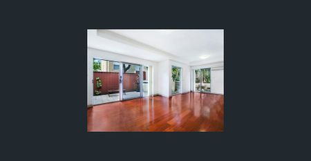 Private three bedroom townhome - Photo 4