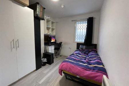 3 bedroom flat to rent - Photo 3