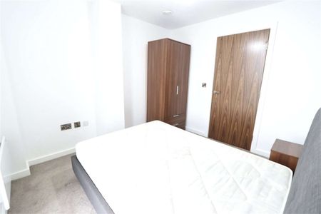 Fully Furnished Three Double Bedroom, Two Bathroom dual aspect Apartment with an Allocated Parking space on the 24th floor of One Regent. - Photo 3