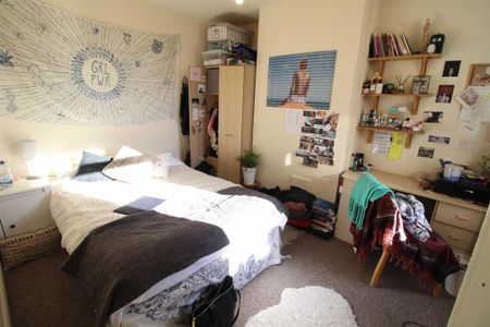 5 bedroom private hall to rent - Photo 3