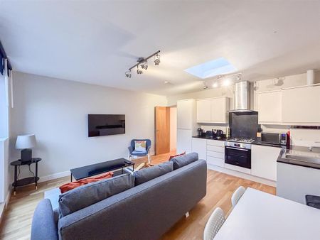 2 bedroom flat to rent - Photo 2