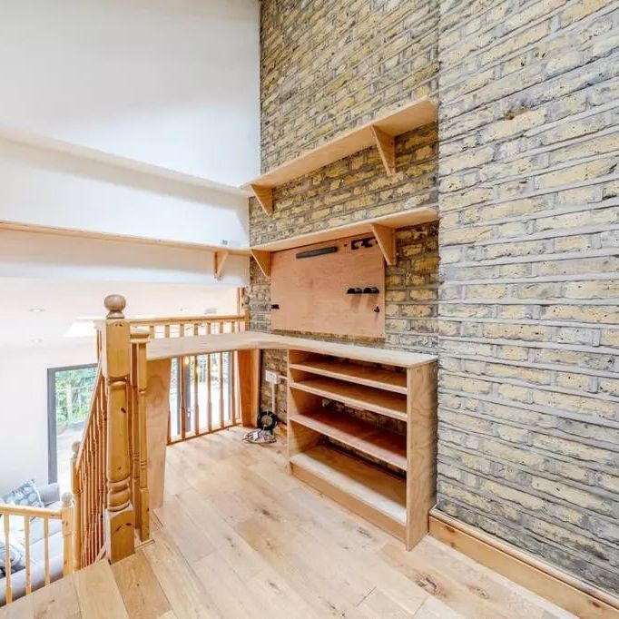 5 Bed End Terrace, Lansdowne Lane, SE7 - Photo 1