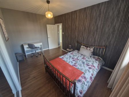 Room in a Shared Flat, West Pilton Grove, EH4 - Photo 5