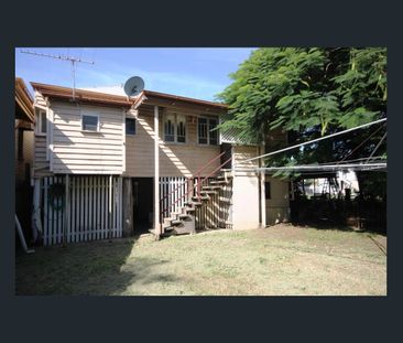 SAPCIOUS HIGH SET HOME - 2 BEDROOMS - SLEEPOUT - SUNROOM - LOUNGE -... - Photo 6