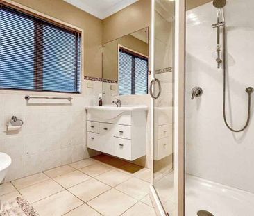 One bedroom one bathroom in Greenhithe - Photo 3