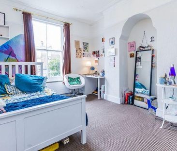 3 bedroom flat to rent - Photo 4