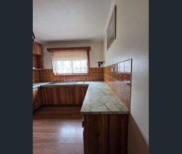 WELL MAINTAINED FAMILY HOME - Photo 4