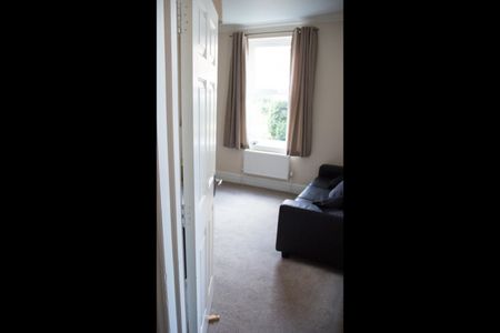 4 Bed Semi-Detached House, Bridge Grove, NG2 - Photo 2