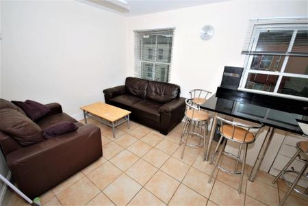 3 bedroom apartment to rent - Photo 2