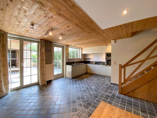 Charmante woning met 4 slaapkamers, tuin en ruime garage. - Photo 1