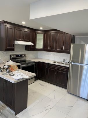 For Lease - 300 Miller Park Avenue, Bradford West Gwillimbury, Ontario - Photo 1