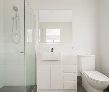 TOWN HOUSE 7 MINUTES FROM THE BEACH - Photo 1