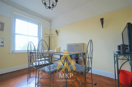 3 bedroom flat to rent - Photo 3