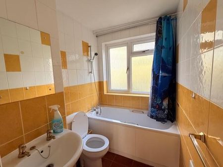 2 bedroom flat to rent - Photo 4