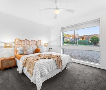 Bright, Spacious Four Bedroom Home - Your Perfect Ingle Farm Retreat! - Photo 3