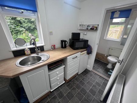 4 bedroom bungalow to rent - Photo 4