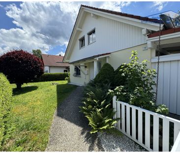 Kuschelige 2-Zimmer-Dachgeschosswohnung mit Balkon, Garten, Carport und Einbauküche - Foto 4