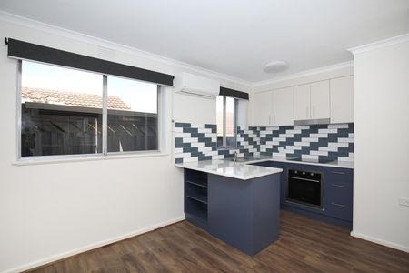 14/15 Royal Avenue, Essendon North VIC 3041 - Photo 3