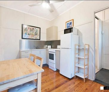 Tranquil Living in the Heart of West End – Walk to Everything! - Photo 3