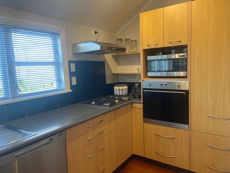 Beautiful home with harbour views - Photo 5