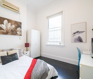 Fully furnished, with aircon, beautiful sash window, bills and high... - Photo 3