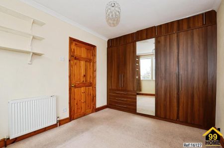 3 bedroom end of terrace house to rent - Photo 3