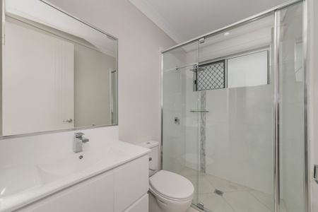 MODERN 2 BEDROOM UNIT CLOSE TO THE CITY - Photo 3