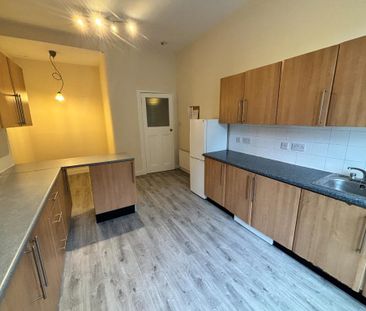 3 bedroom flat to rent - Photo 6