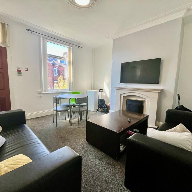 1 bedroom in a house share to rent - Photo 1