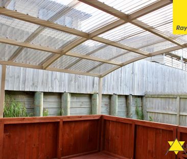 This immaculate four bedroom home is both private and welcoming and... - Photo 4