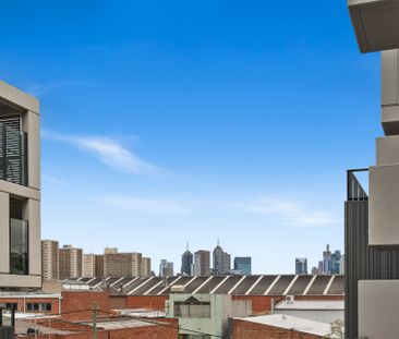 Captivating Inner City Abode Ticks All The Right Boxes - Photo 5