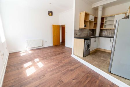 2 bedroom flat to rent - Photo 2