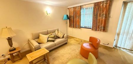 Cherry Croft Gardens, Pinner, Greater London, HA5 4JU - Photo 2