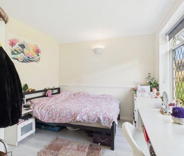 Staplefield Drive, Brighton - Photo 2