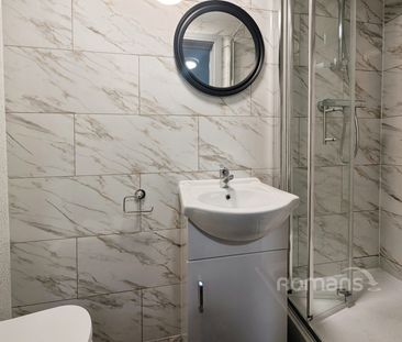 property to rent - Photo 2