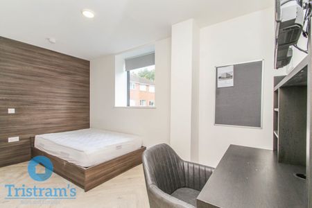 5 bed Apartment for Rent - Photo 4