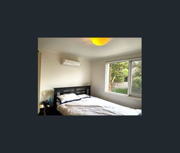 Furnished studio apartment on the top floor (more secure and bigger... - Photo 3