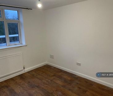 3 bedroom flat to rent - Photo 3