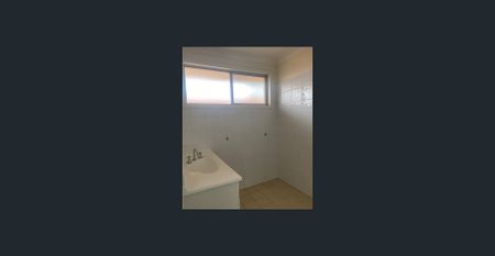 Home with fenced yard in Broadbeach Waters - Fantastic location - Photo 5