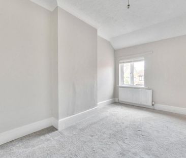 3 bedroom end of terrace house to rent - Photo 4