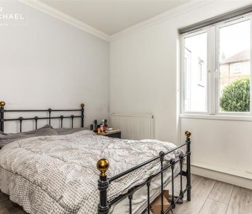 3 bedroom flat to rent - Photo 2