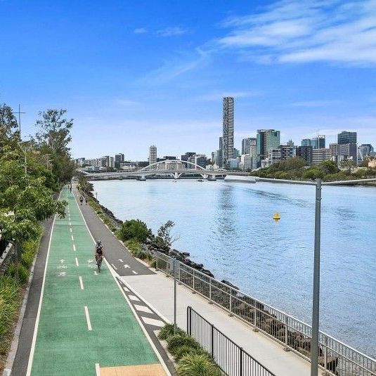 MILTON - PODIUM LEVEL 2 BEDROOM 2 BATHROOM APARTMENT PLUS A CAR PARK â JUST 2KM FROM THE CBD - Photo 1