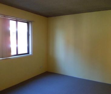 !! 1st floor unit – bedrooms will have brand new carpet !! - Photo 4