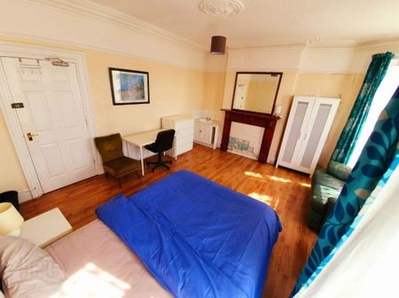 Room 4, 107 Ulsterville Avenue, Lisburn Road, Belfast, BT9 7AV - Photo 3