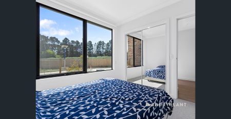 MODERN, ENERGY-EFFICIENT FAMILY HOME | 4 BED | 3 BATH | DOUBLE GARAGE | EV CHARGER | NBN READY - Photo 4